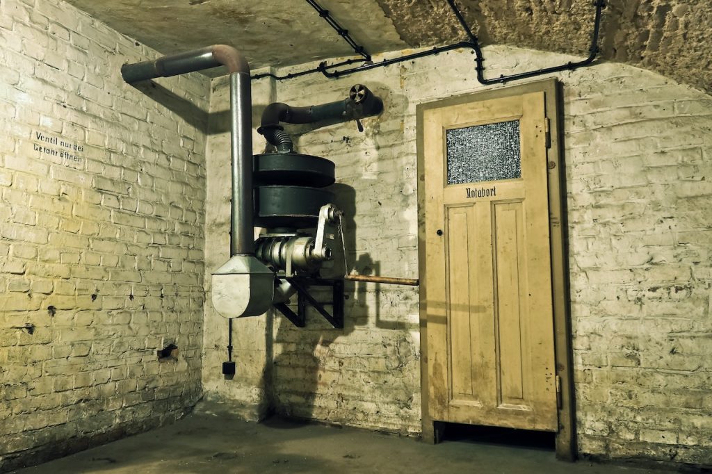 Slapen in een bunker: hoe je je voorbereidt en wat je moet weten