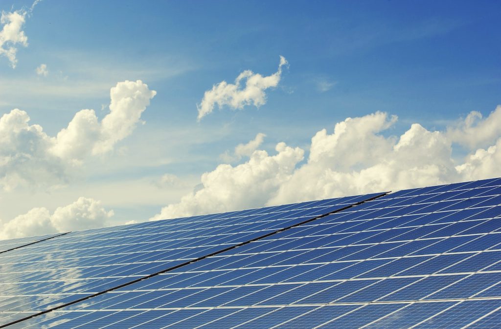 Zonnepanelen op het dak, aan de gevel of elders: een duurzame keuze voor energieopwekking